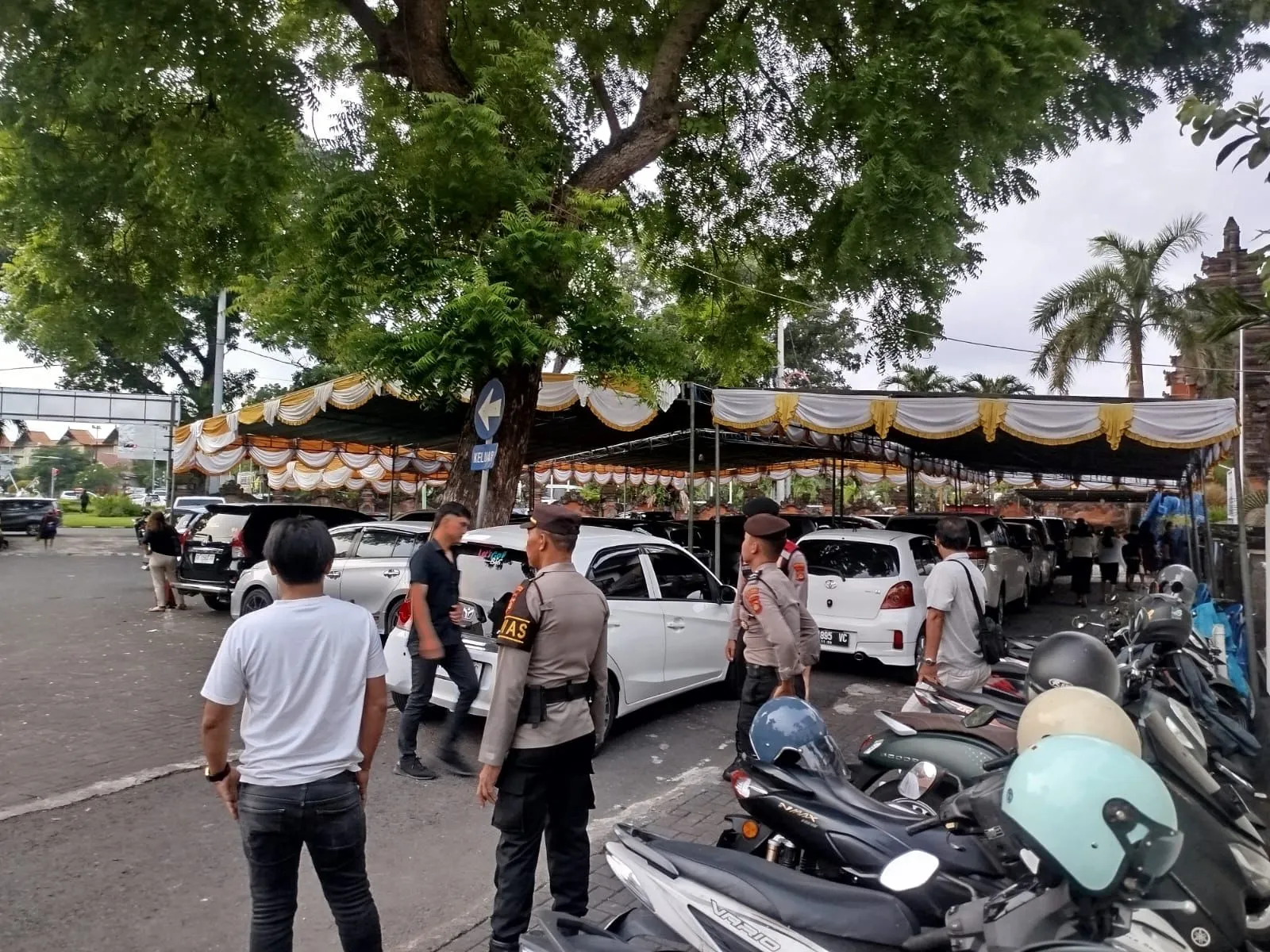Polres Bandara Ngurah Rai Laksanakan Pengamanan Ibadah Rangkaian Paskah 2025 di Gereja Ekklesia Tuban
