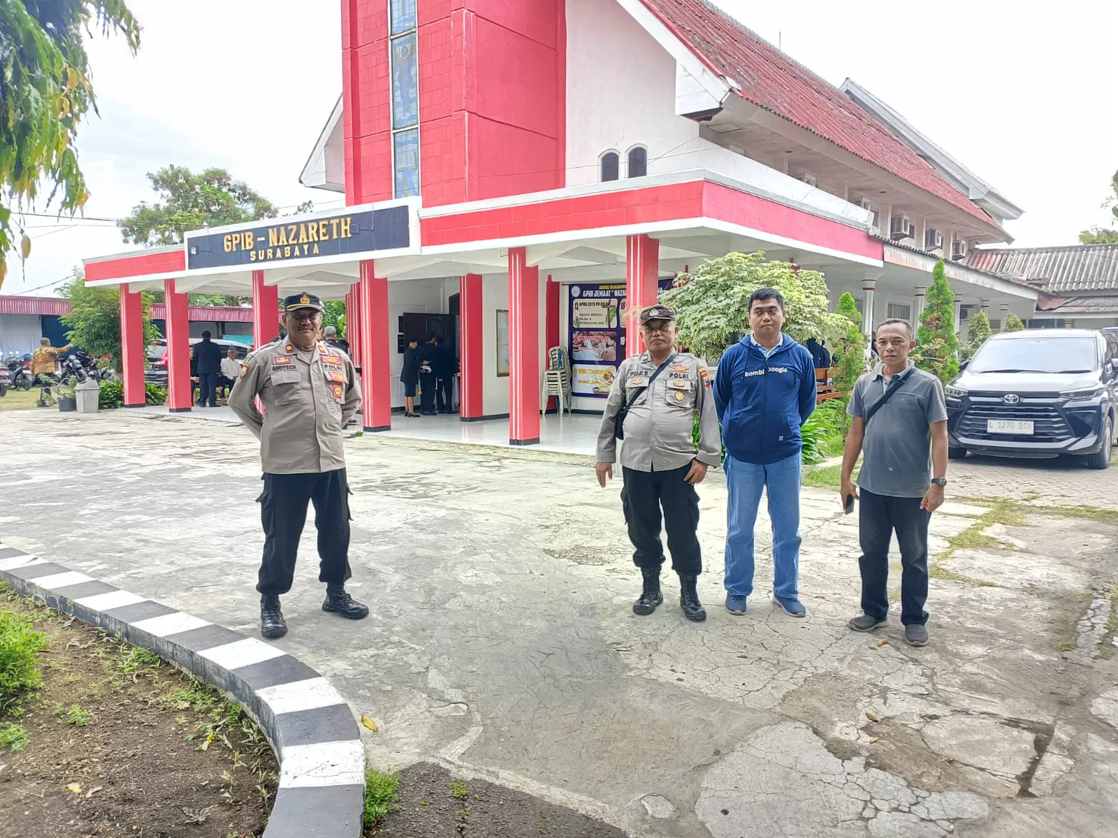 Polres Pelabuhan Tanjung Perak Gelar Pengamanan Serentak Ibadah Jumat Agung di Sejumlah Gereja di Surabaya