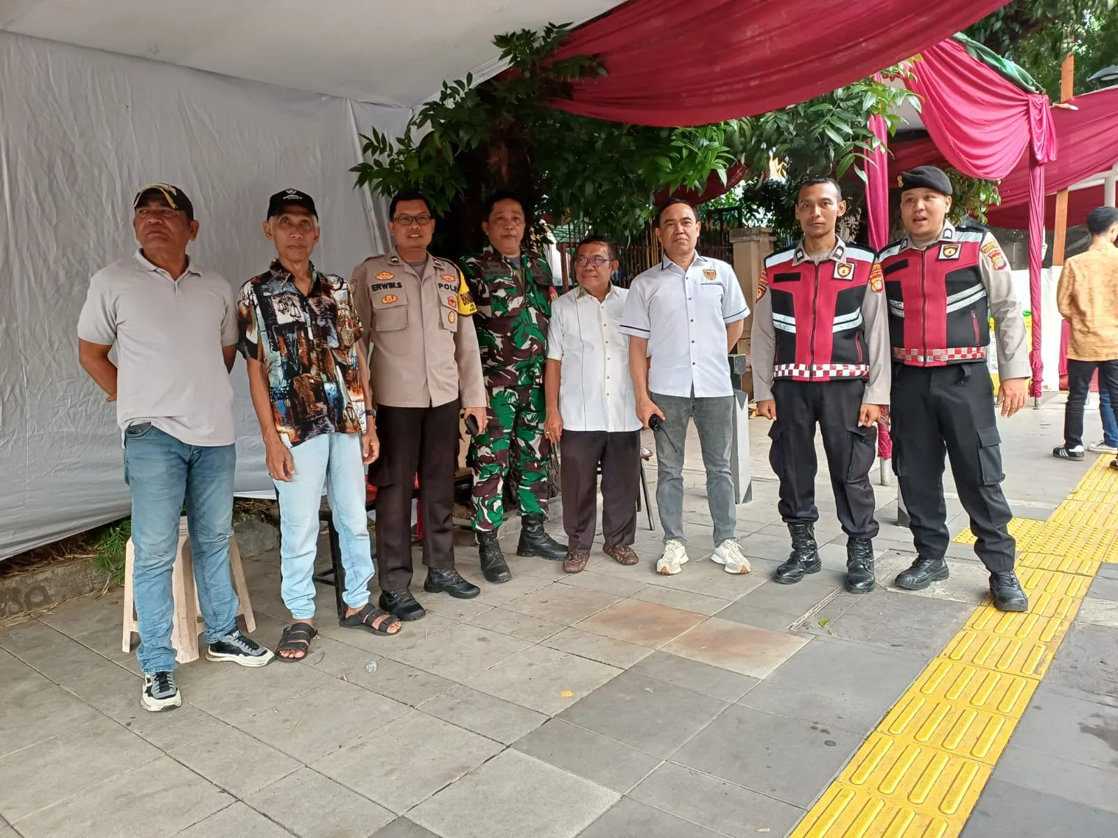 Kepolisian lakukan Pengamanan Ketat pada Misa Pertama Pekan Suci Paskah di Gereja Santo Yosep Matraman.