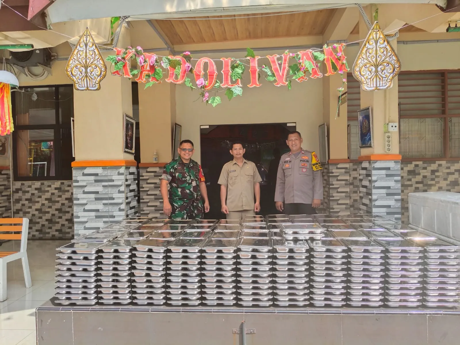 Kapolsek Ciracas Dukung Pemberian 2.658 Porsi Makanan Bergizi Gratis untuk Pelajar.
