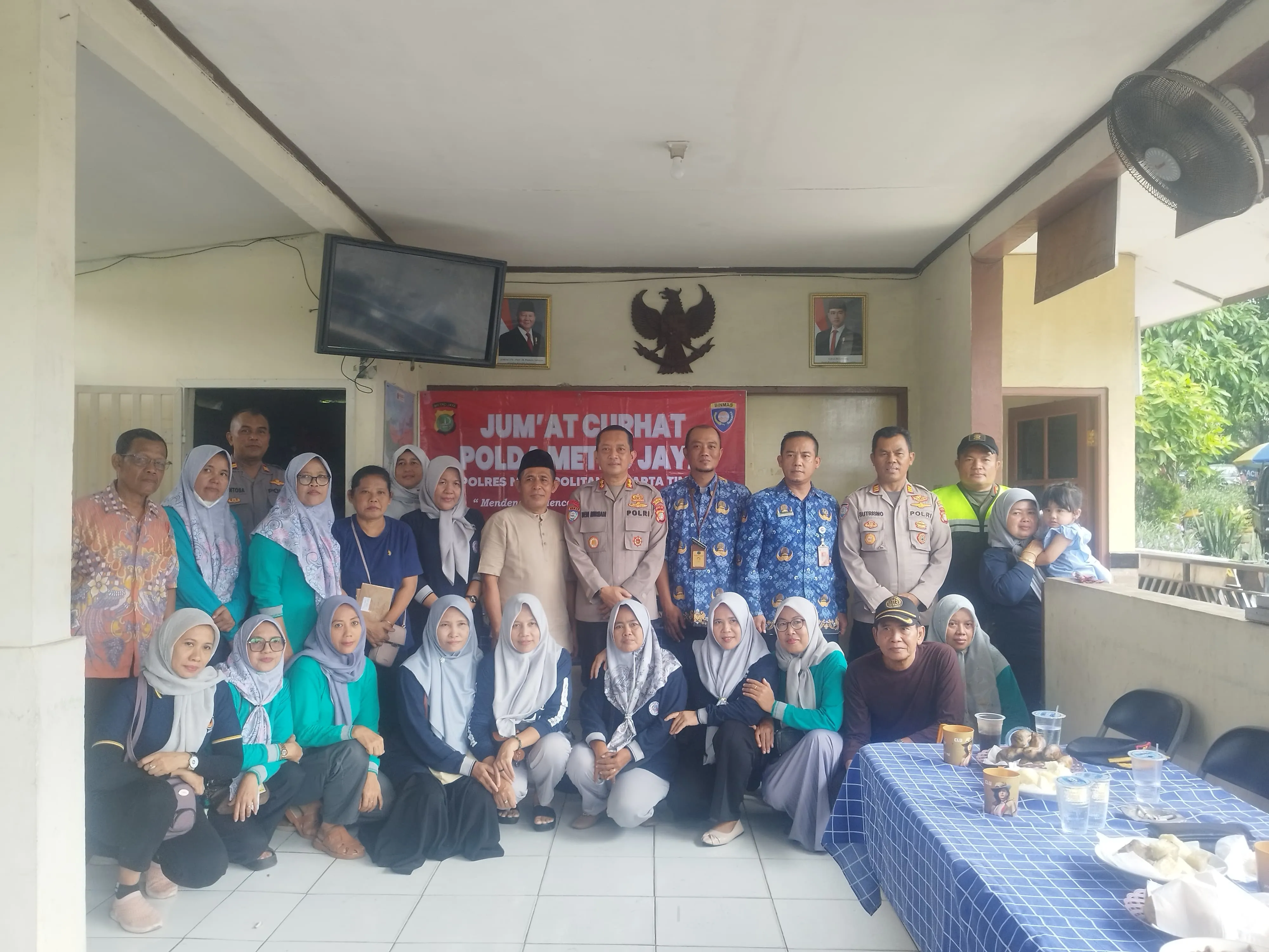 Jumat Curhat di RW 013 Jatinegara, Polres Metro Jaktim Ajak Warga Perkuat Kamtibmas dan Jauhi Narkoba.