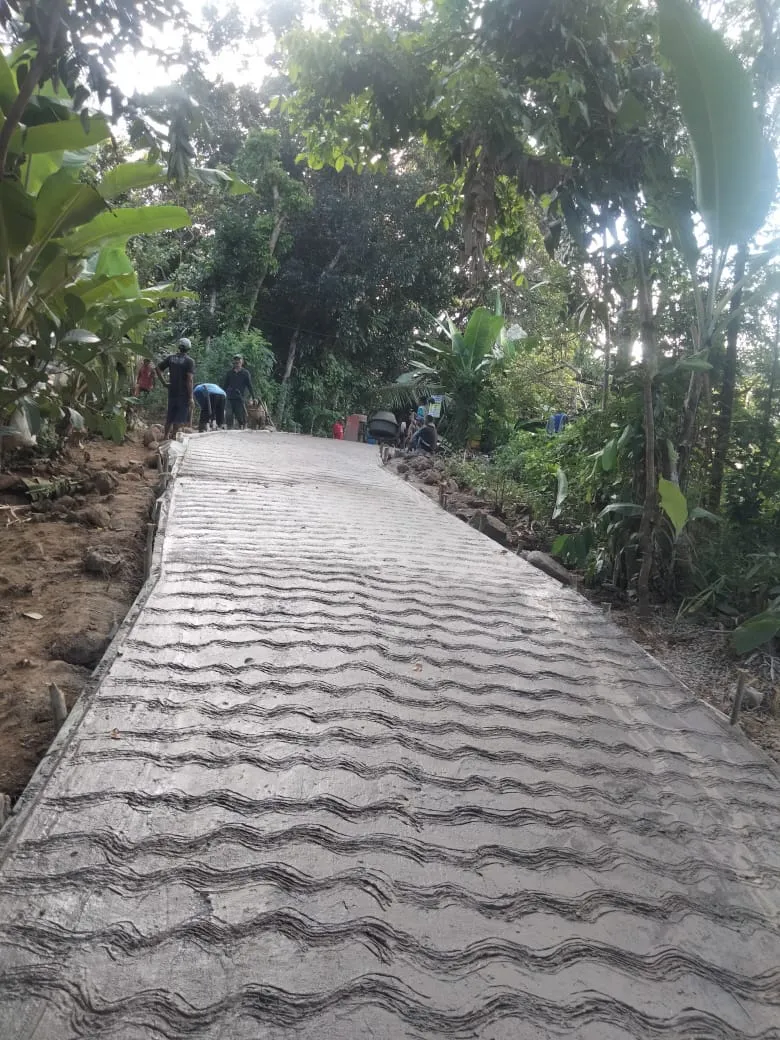Warga Ciakar Desa Rancapinang Kecamatan Cimanggu Apresiasi Pembangunan Jalan Rambat Benton Dana Desa Tahap 1