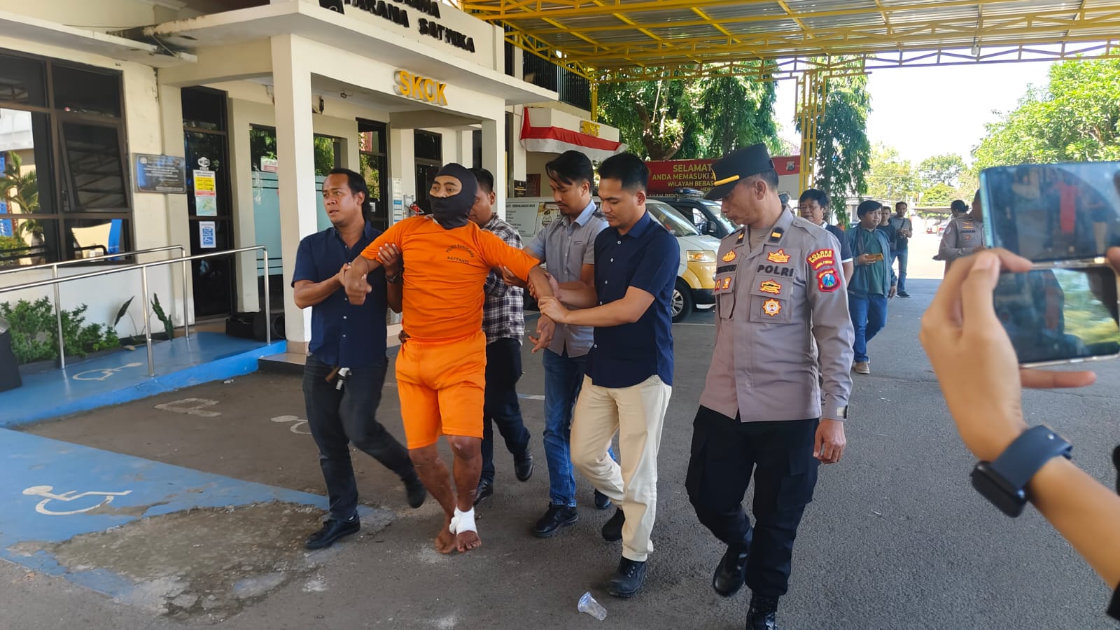 Berbekal dari Video CCTV, Polres Bangkalan Berhasil Amankan 1 Pelaku Begal Seorang Guru di Geger
