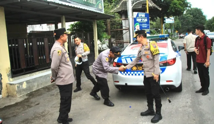 Kapolres Bondowoso Lakukan Pengecekan Pos PAM dan Pos YAN, serta Live Report Arus Lalin