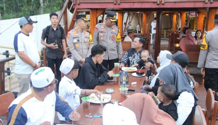 Kapolres Bondowoso Cek Tempat Wisata dan Pantau Arus Balik Idul Fitri 1466 H di Jalur Utama Kabupaten