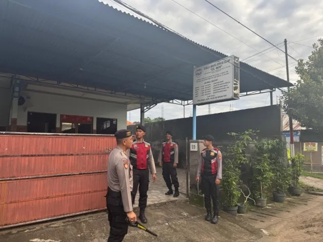 Polres Jembrana Sterilisasi Sejumlah Gereja Jelang Kenaikan Isa Almasih 2025