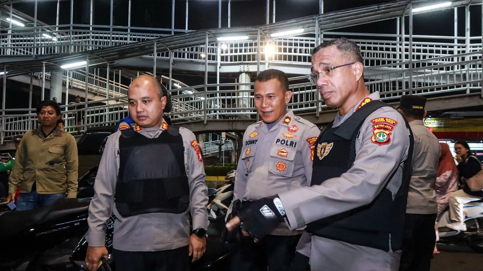Polres Metro Jakarta Timur Gelar Patroli Skala Sedang, Tujuh Remaja Diamankan Jelang Hari Buruh.
