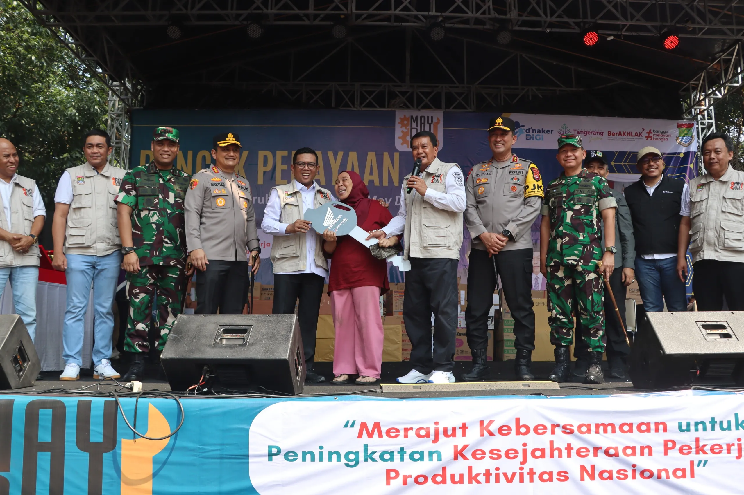 Kapolresta Tangerang Dampingi Kapolda Banten, Gubernur Banten Hadiri Perayaan Puncak May Day 2025 di Kabupaten Tangerang*