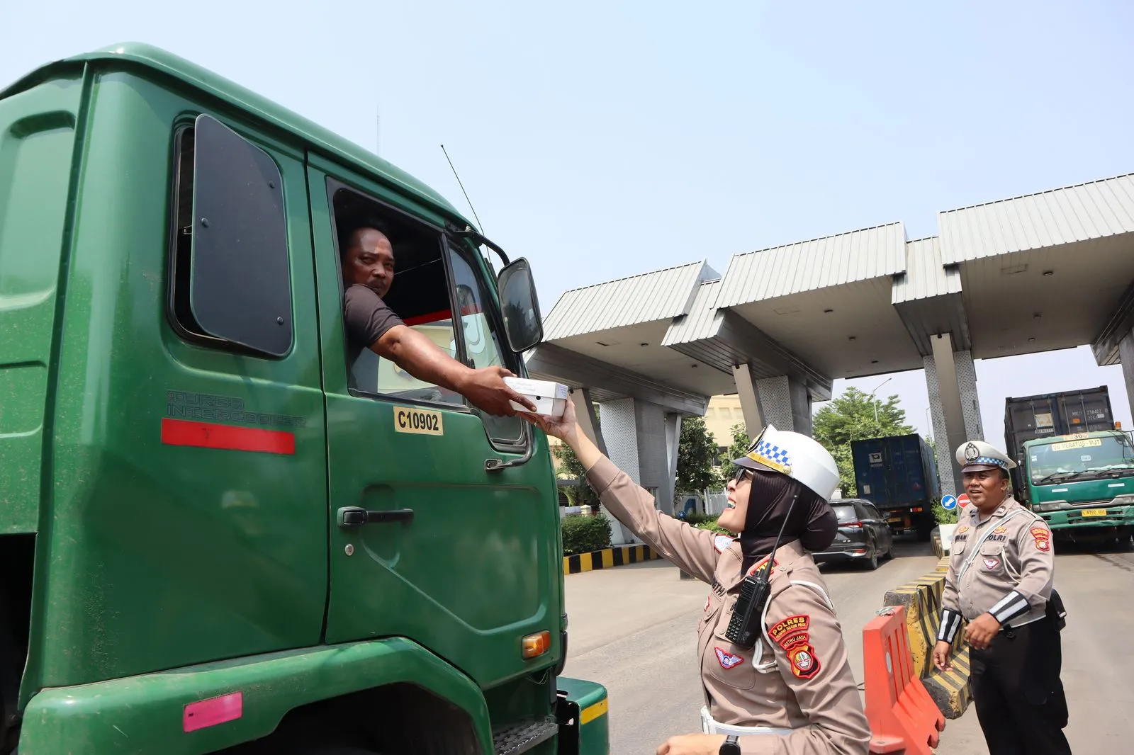 Jumat Berkah Penuh Keberkahan Oleh Satlantas Polres Pelabuhan Tanjung Priok