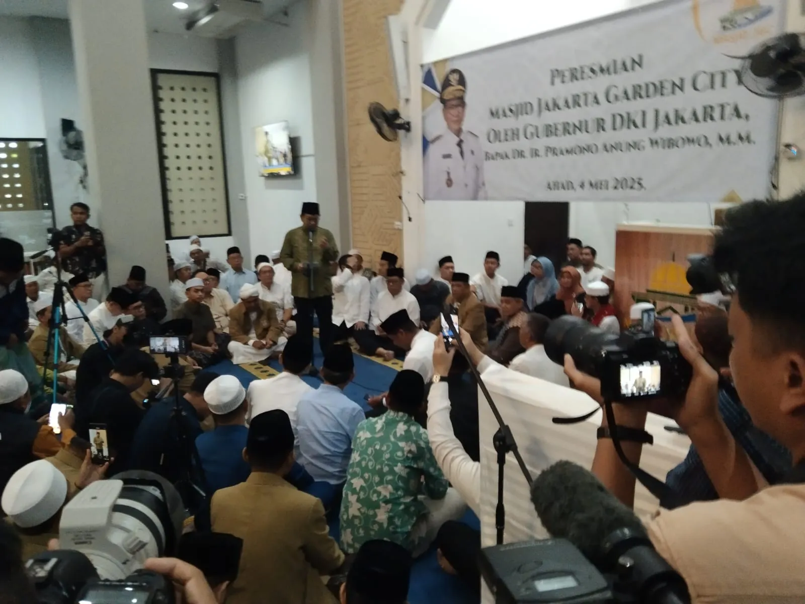 Polsek Cakung Amankan Subuh Gabungan dan Peresmian Masjid JGC Bersama Gubernur DKI Jakarta.