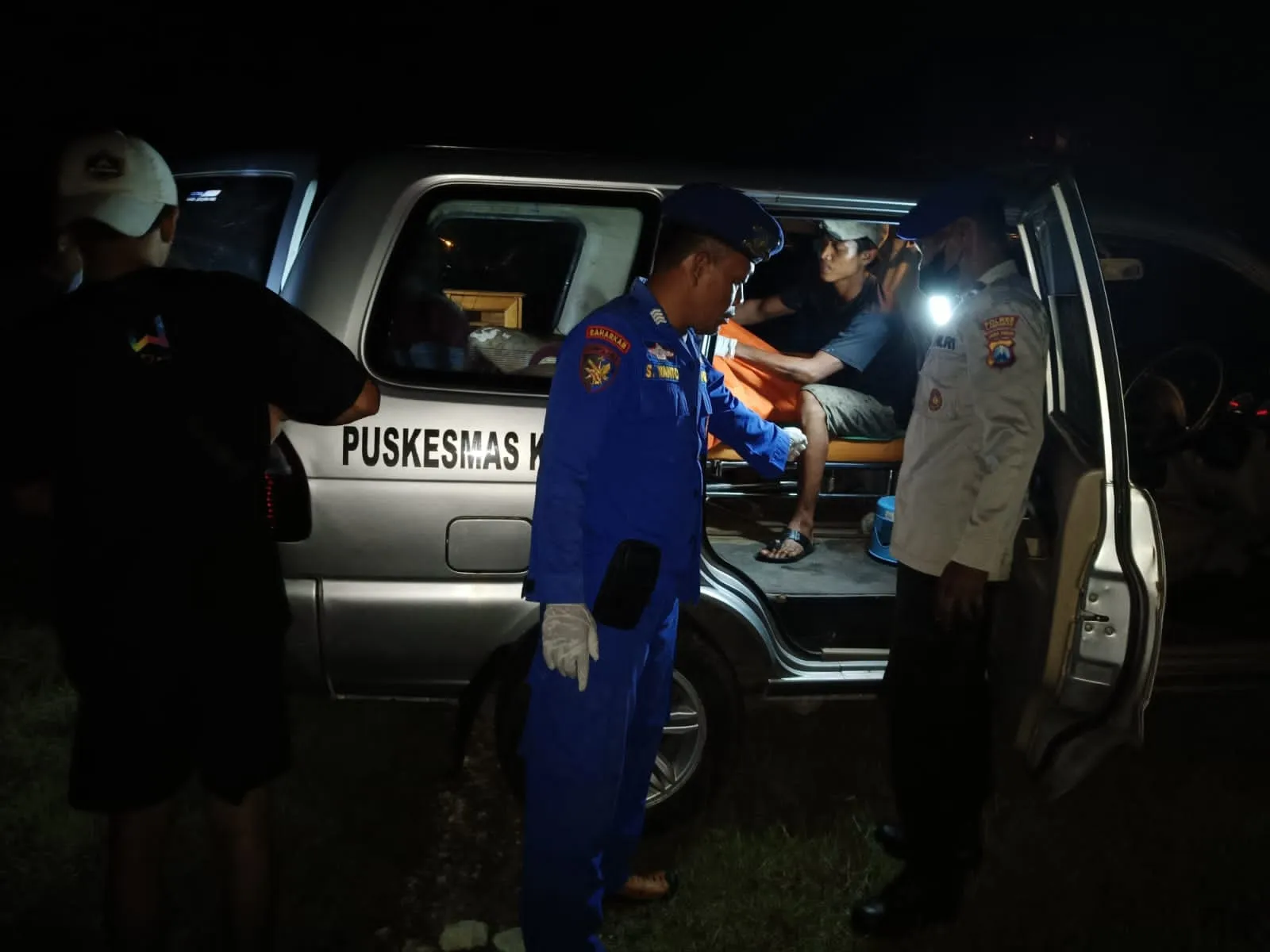 Dua Hari Dilakukan Pencarian Polisi Berhasil Evakuasi Nelayan Yang Hilang di Perairan Lamongan