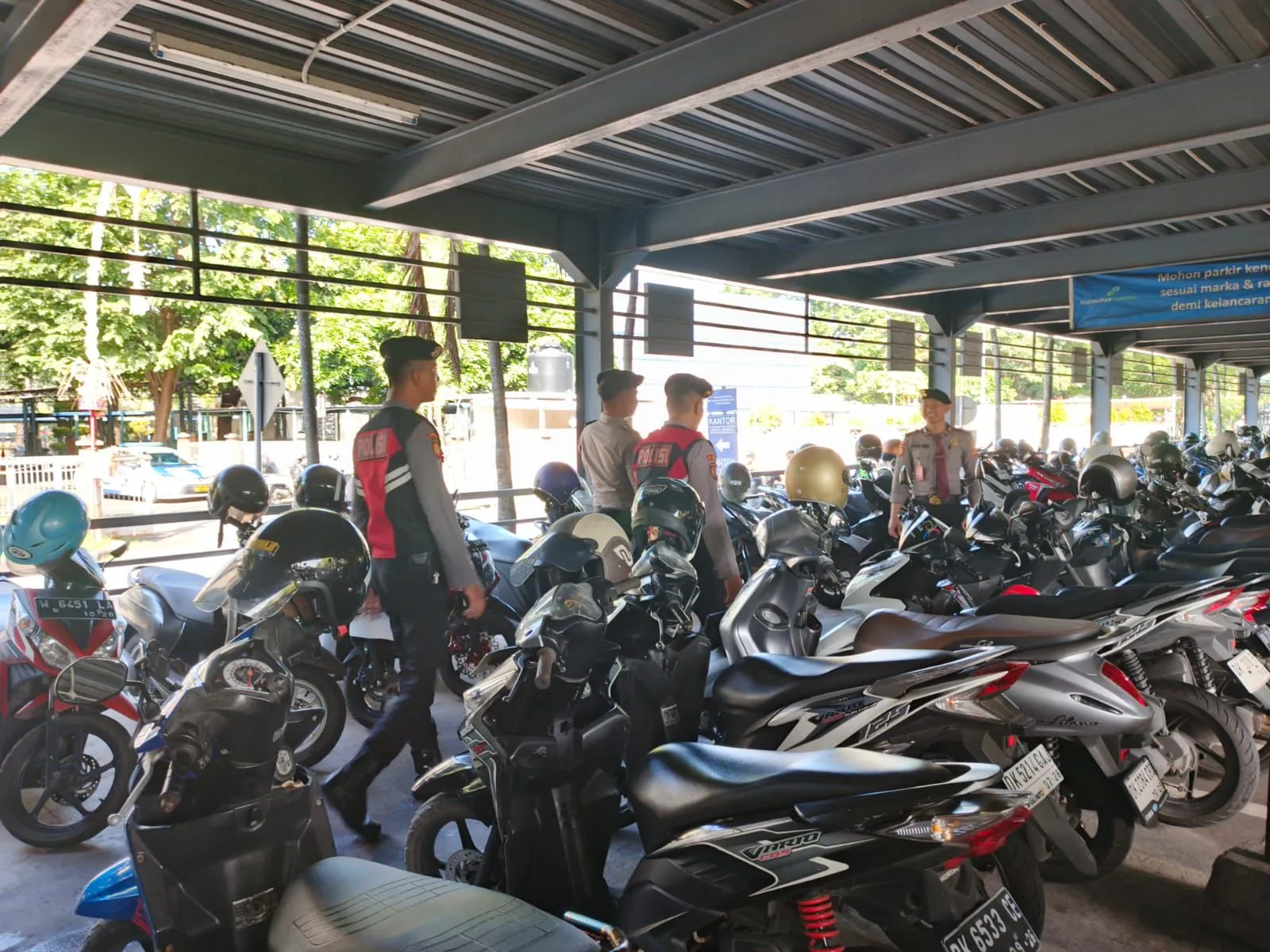 Cegah Curanmor, Polres Bandara Ngurah Rai Sisir Area Parkir