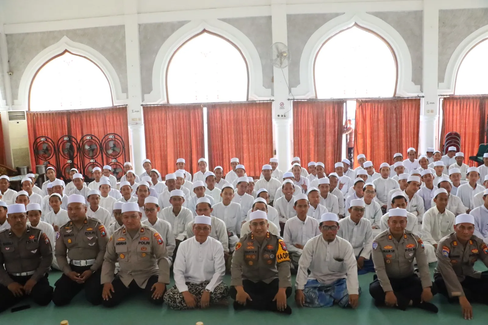 Sosialisasi Etika Berlalu - Lintas Polres Pelabuhan Tanjung Perak Gelar Coaching Clinic di Pondok Pesantren Assalafi Al-Fitrah Surabaya