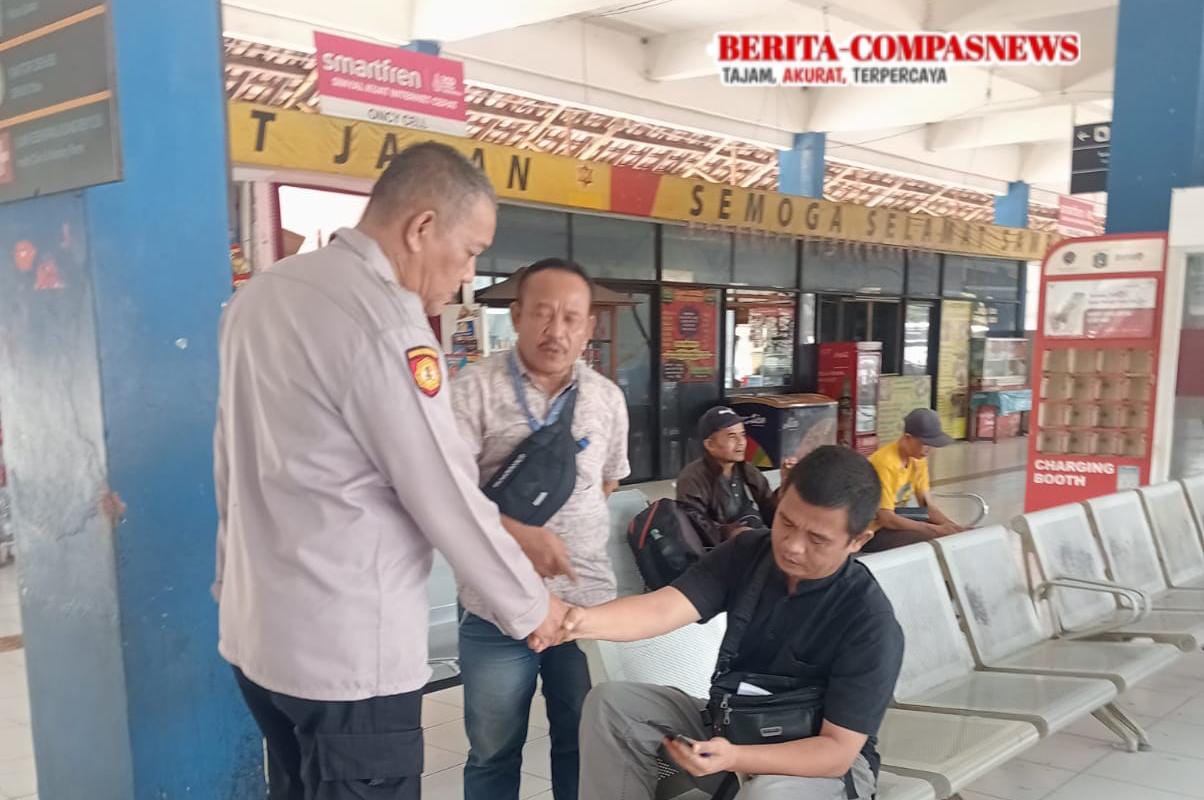 Patroli Jalan Kaki, Polsubsektor Terbus Kp. Rambutan Himbau Penumpang Waspada Tindak Kejahatan.