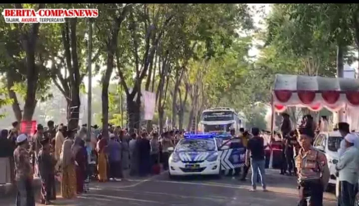 Pemberangkatan Jemaah Haji di Sampang Berjalan Lancar dengan Pengamanan Polres