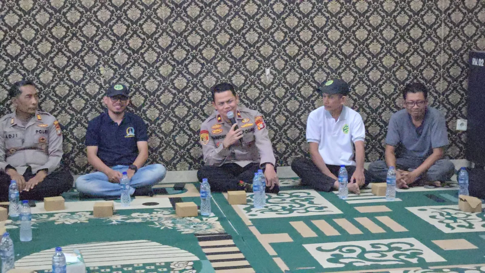 Kapolsek Jatinegara Sambang dan Silaturahmi Kamtibmas di RW 02 Cipinang Besar Selatan