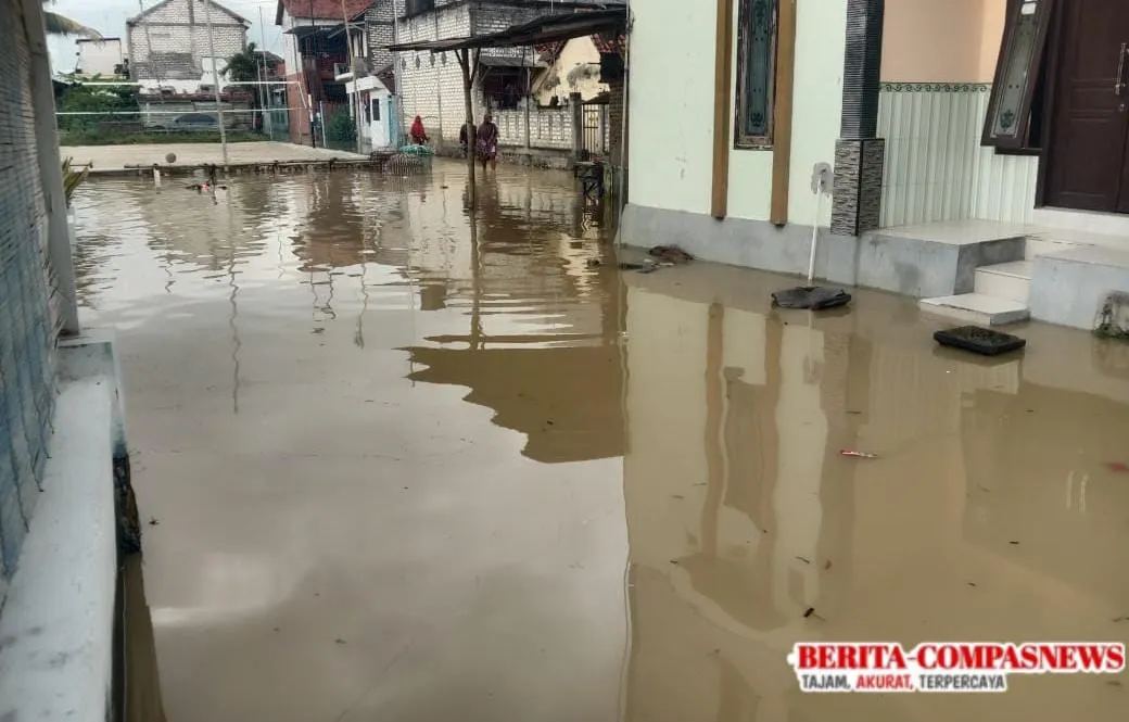 Banjir Kecil Menggenangi Kampung Kajuk, Warga Minta Pompa Air Segera Dibangun