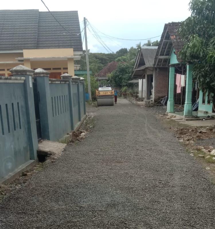 Pemerintah Desa Sumurbatu Laksanakan Pengaspalan Jalan Kampung Belagung Dari Dana Desa Tahap 1