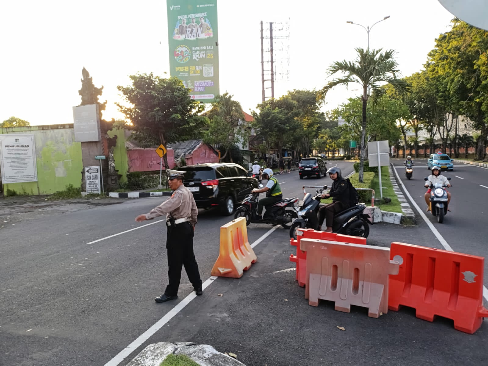 Polres Bandara Ngurah Rai Intensifkan Pengaturan Lalu Lintas Pagi Hari Untuk Cegah Kemacetan