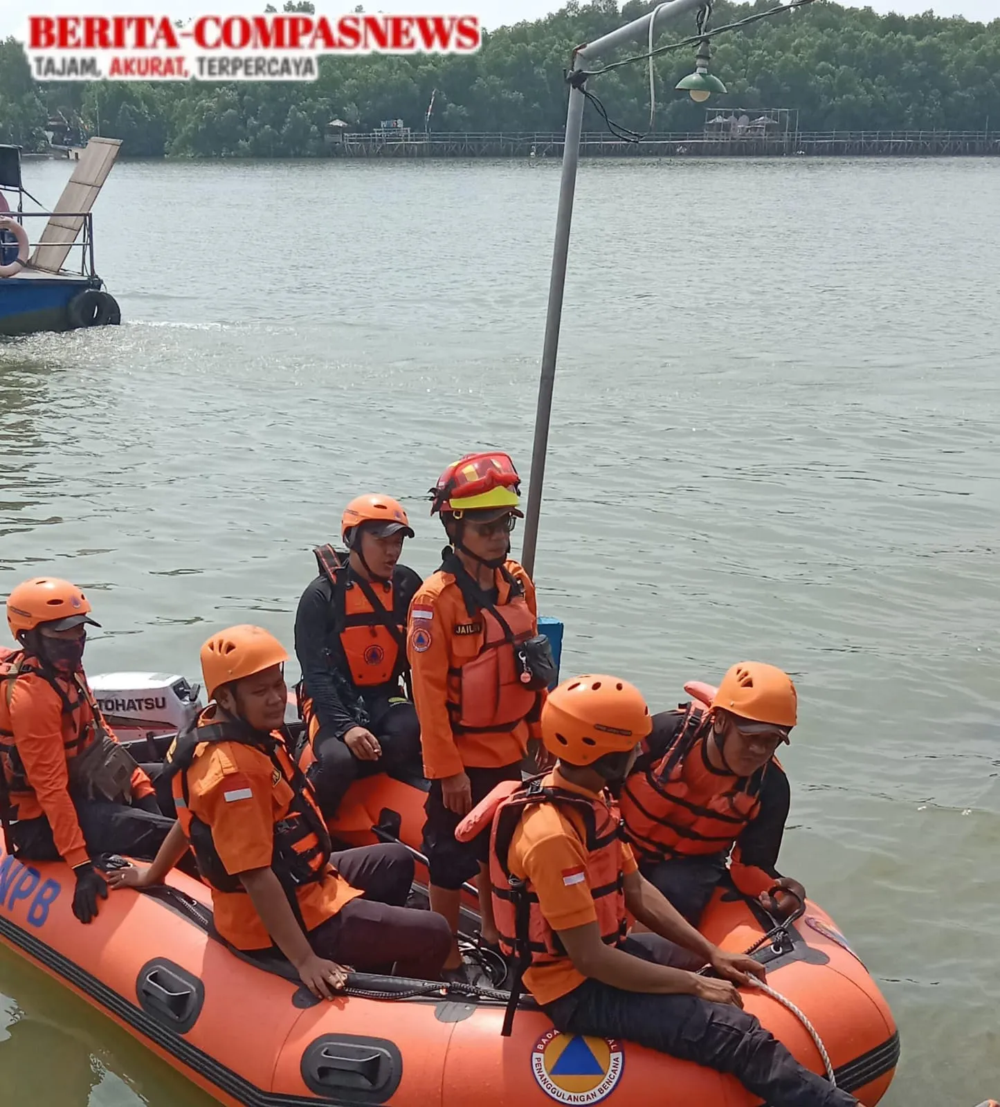 Korban Hilang di Sungai, Tim SAR dan Masyarakat Setempat Lakukan Pencarian