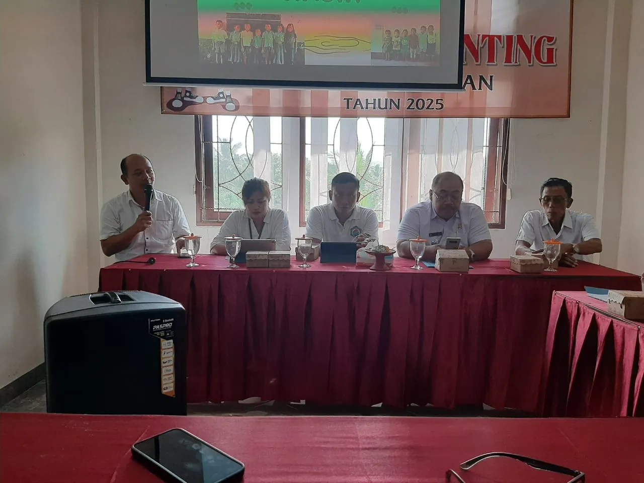 Bhabinkamtibmas Hadiri Rembug Stunting di Kantor Desa Pekutatan, Dorong Penanganan Lebih Serius