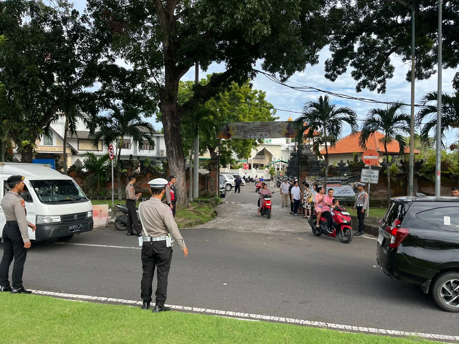 Polres Bandara Ngurah Rai Amankan Ibadah Kenaikan Yesus Kristus di Gereja Ekklesia