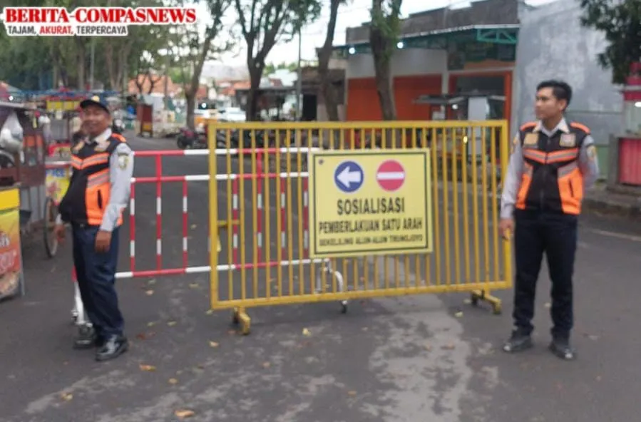 Uji Coba Sistem Satu Arah di Alun-Alun Trunojoyo Sampang