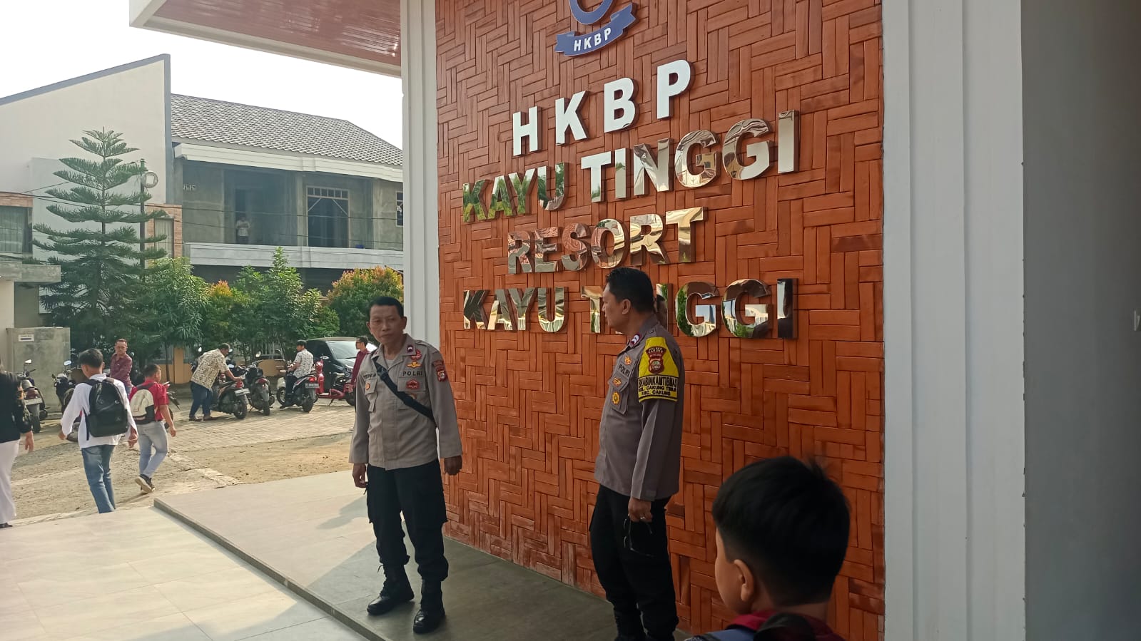 Polsek Cakung Amankan Ibadah Kenaikan Isa Al Masih di Gereja HKBP Cakung Timur