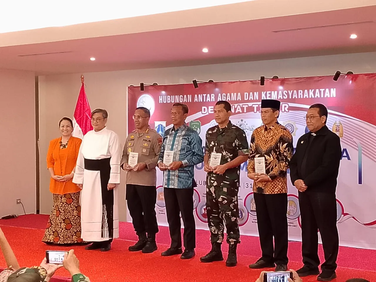 Kapolres Metro Jaktim dan Muspika Hadiri Silaturahmi Lintas Agama di Gereja Paroki Kalvari Lubang Buaya