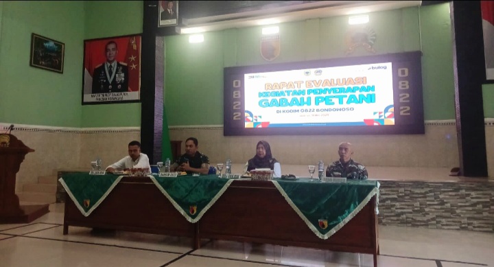 Danramil 01/Kota Dampingi Dandim 0822/Bondowoso Rapat Evaluasi Serapan Gabah Tahun 2025 di Aula Makodim