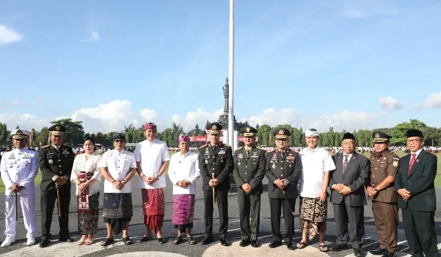 Pancasila Sebagai Ideologi Negara dan Momentum Menuju Indonesia Emas 2045, Kapolda Bali Laksanakan Upacara Hari Kelahiran Pancasila
