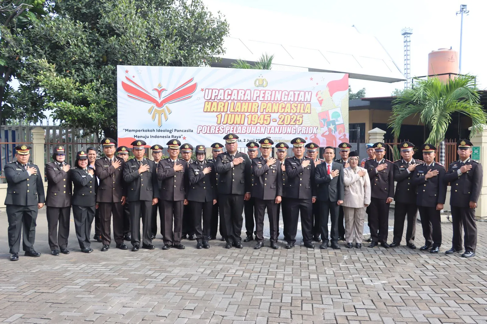 Polres Pelabuhan Tanjung Priok Gelar Upacara Hari Lahir Pancasila dengan Khidmat dan Tertib"