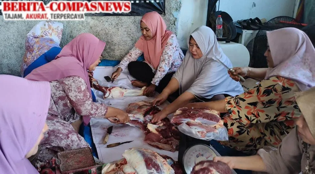 Keluarga Besar Bani Haji Musaffak Salurkan Hewan Kurban di Kampung Merapi