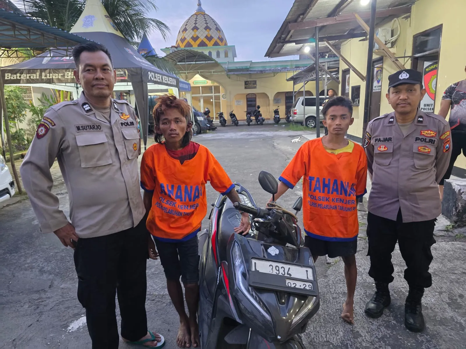 Polsek Kenjeran Amankan Residivis dan Komplotannya Saat Curi Motor Warga di Tambak Wedi