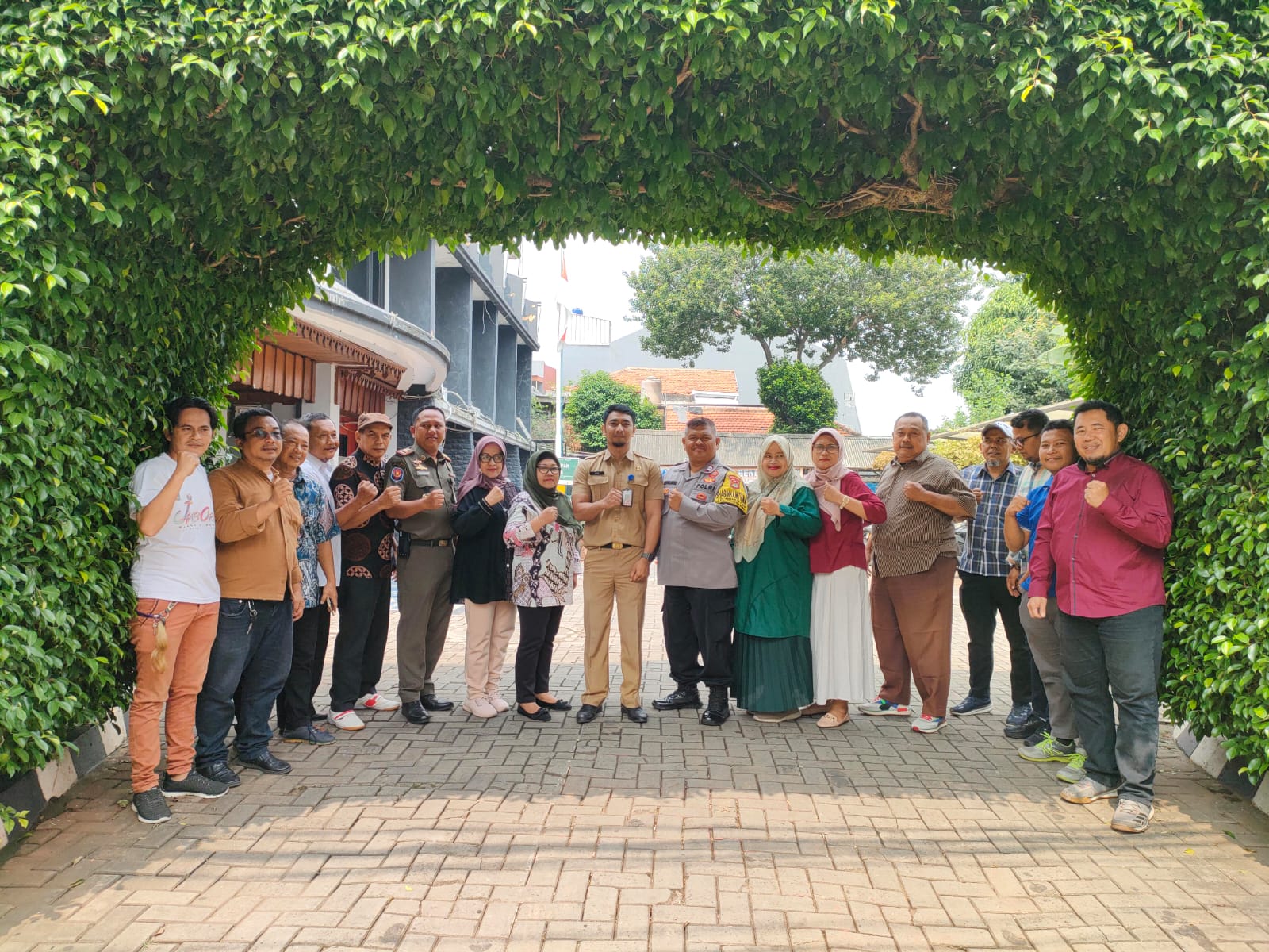Tiga Pilar Kelurahan Pisangan Timur Gelar Rakor Persiapan Festival 17 Agustus, Bhabinkamtibmas: Wujudkan Cooling System Jelang HUT RI ke-80