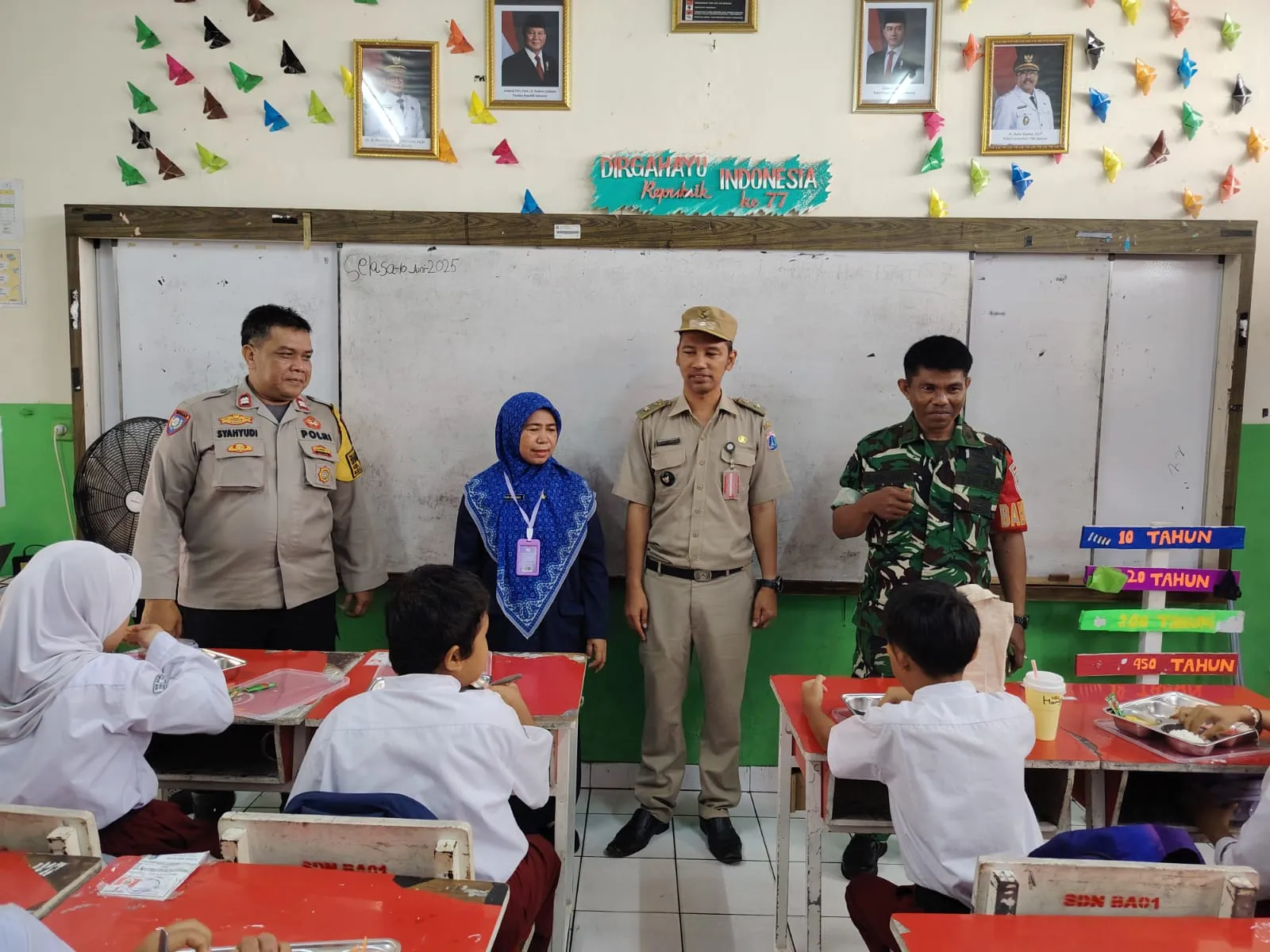 Polsek Cipayung Kawal Ketat Distribusi Makanan Bergizi Gratis ke 13 Sekolah, 1.939 Siswa Terlayani