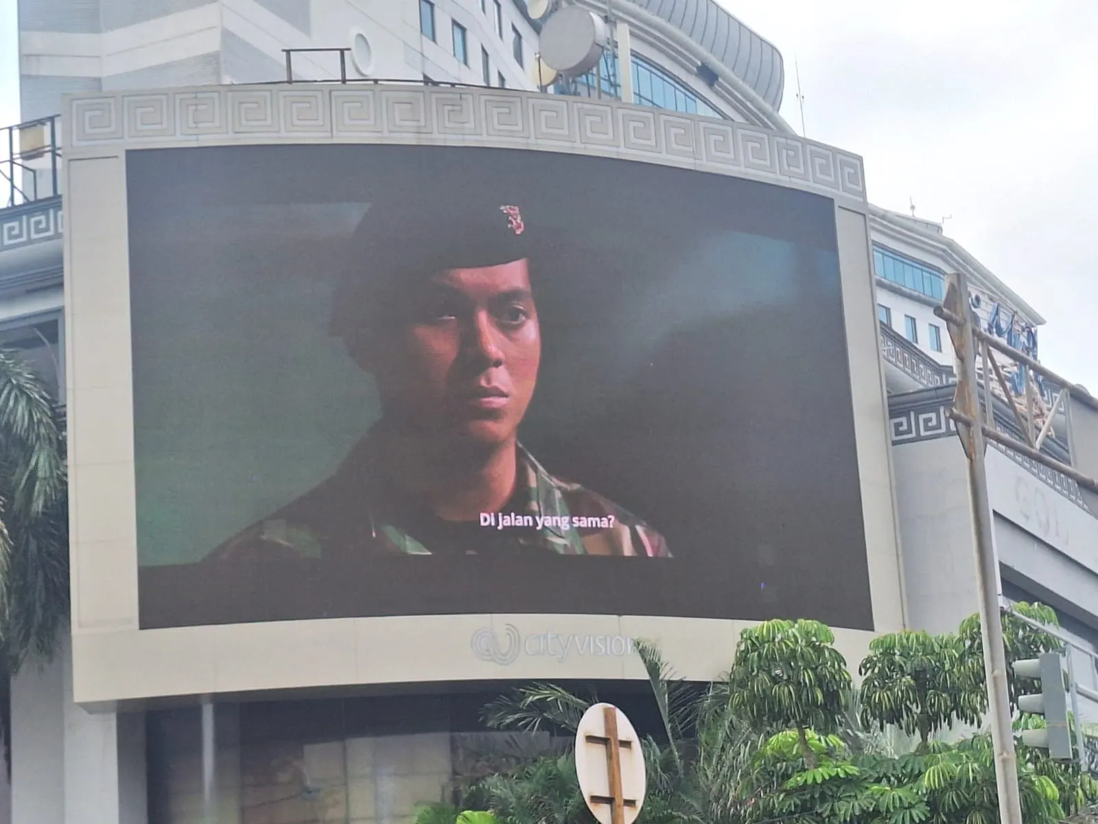 Kodim 0501/Jakarta Pusat Secara Serentak Menayangkan Trailers Film Perang Believe : Takdir, Mimpi, Keberanian” di Sepanjang Jalan Protokol