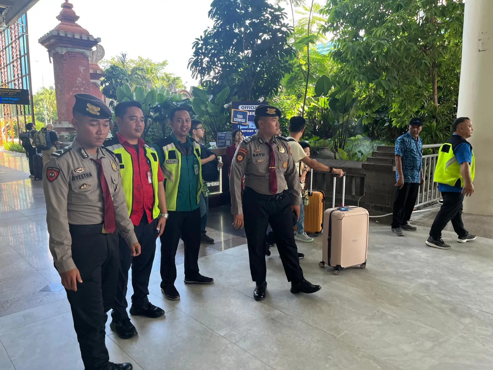 Personel Pam Obvit Sat Samapta Polres Bandara Ngurah Rai Laksanakan Giat Patroli Dialogis
