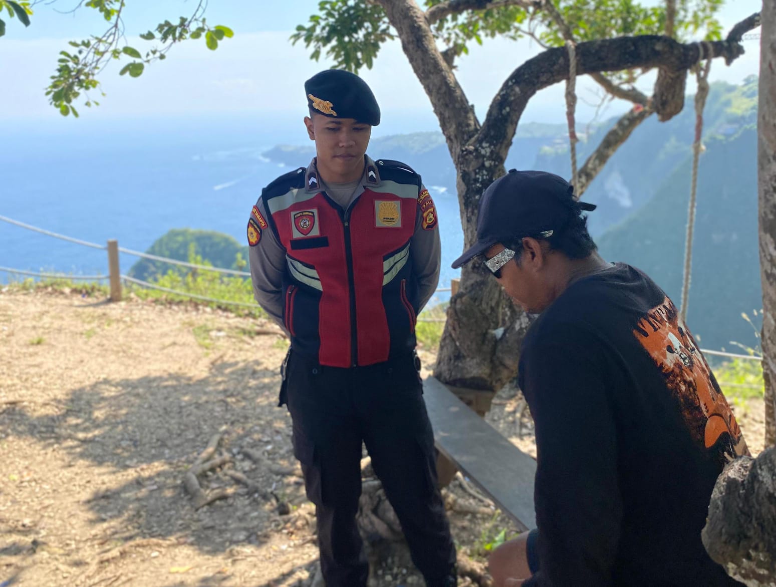 Samapta Polsek Nusa Penida Laksanakan Patroli di Paluang Cliff