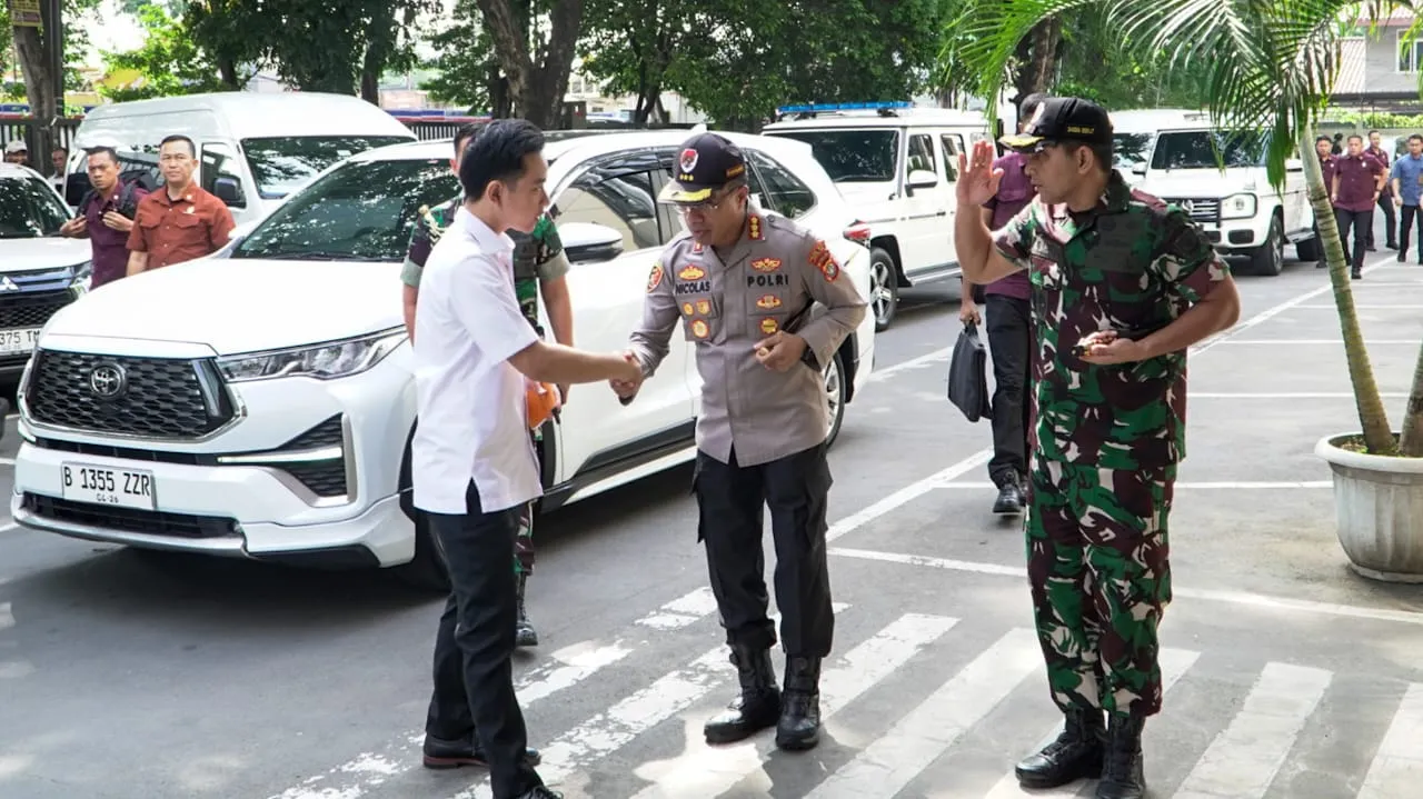 Wakil Presiden Gibran Tinjau Program Coding dan AI di SMP Labschool Rawamangun
