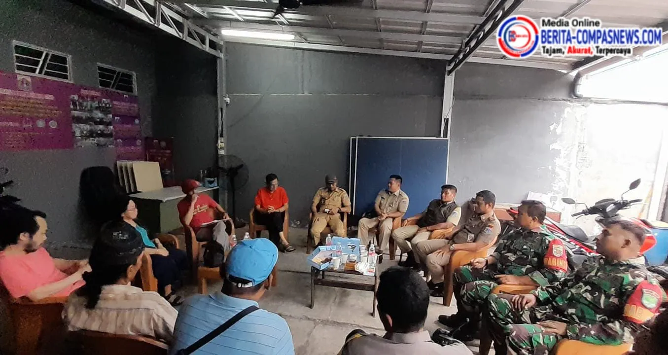 Babinsa Koramil 03 Senen Bersama Staf Kelurahan Bungur Bahas Patroli Guna Jaga Kondusifitas Wilayah