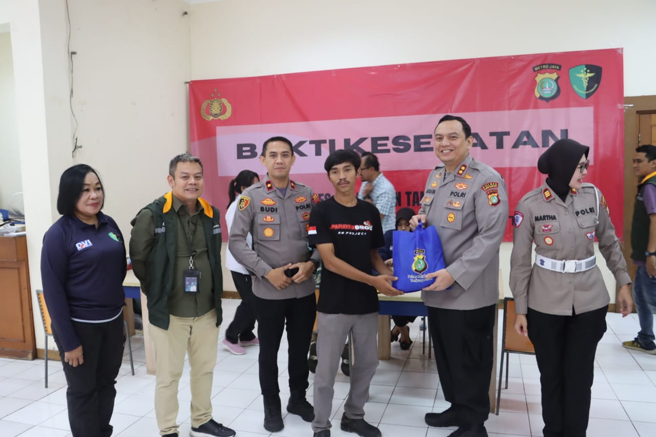 Hari Bhayangkara ke 79, Polres Priok Gelar Bakti Sosial dan Bakti Kasehatan, Sopir Jadi Sasaran