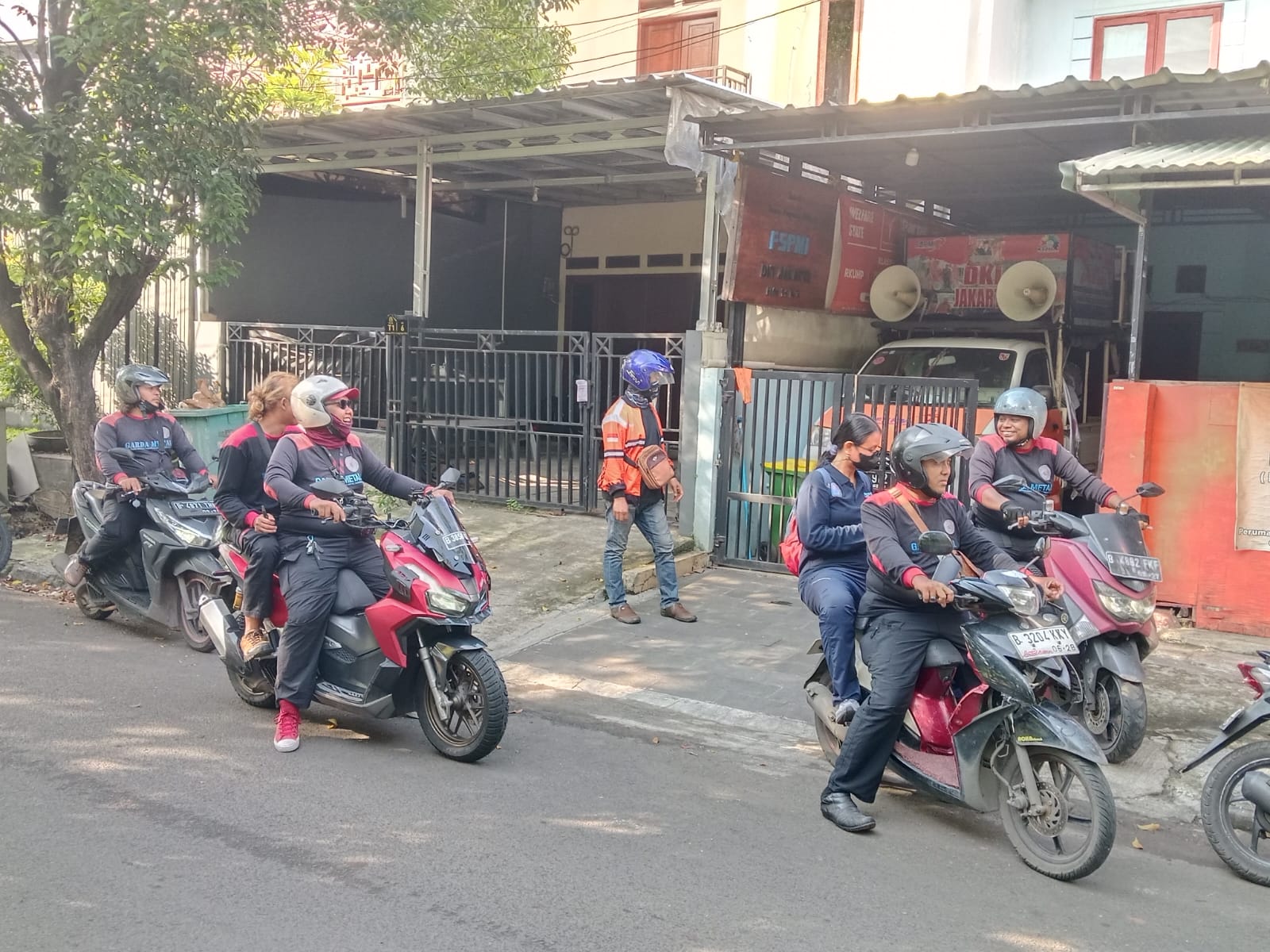 Bhabinkamtibmas dan Babinsa Cililitan Hadiri Musyawarah Pembentukan Koperasi Merah Putih