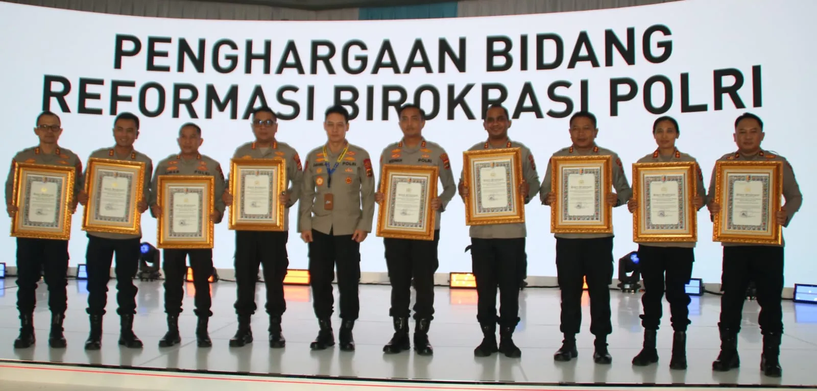 Polres Klungkung Raih Penghargaan Pelayanan Prima Dari KemenPAN-RB Dalam Penilaian PEKPPP Mandiri 2024