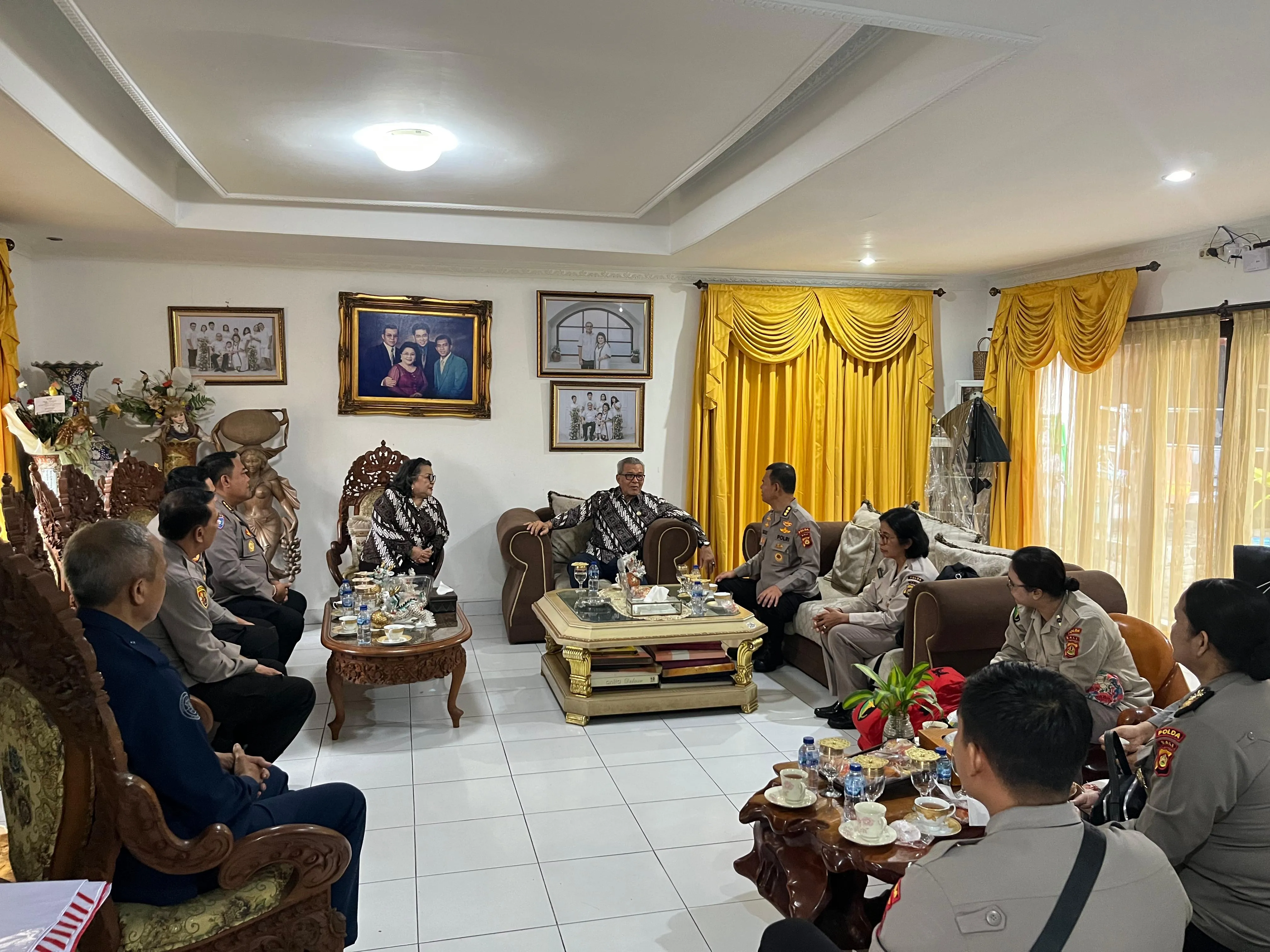 Polda Bali Laksanakan Anjangsana ke Kediaman Mantan Wakapolda Bali, Brigjen Pol (Purn.) Nyoman Gede Suweta, M.H