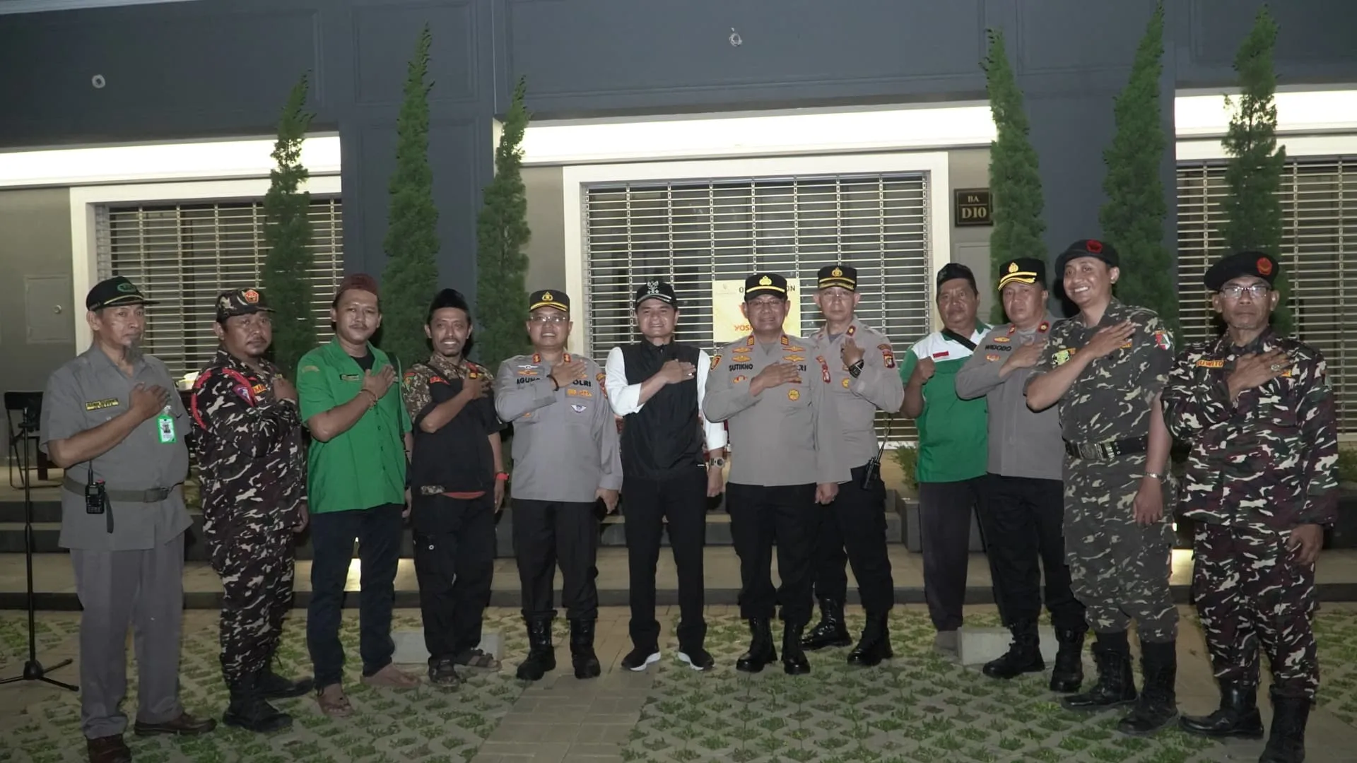 Cipta Kondisi Polres Metro Jaktim di Pertokoan Podomoro, Libatkan 179 Personel Gabungan