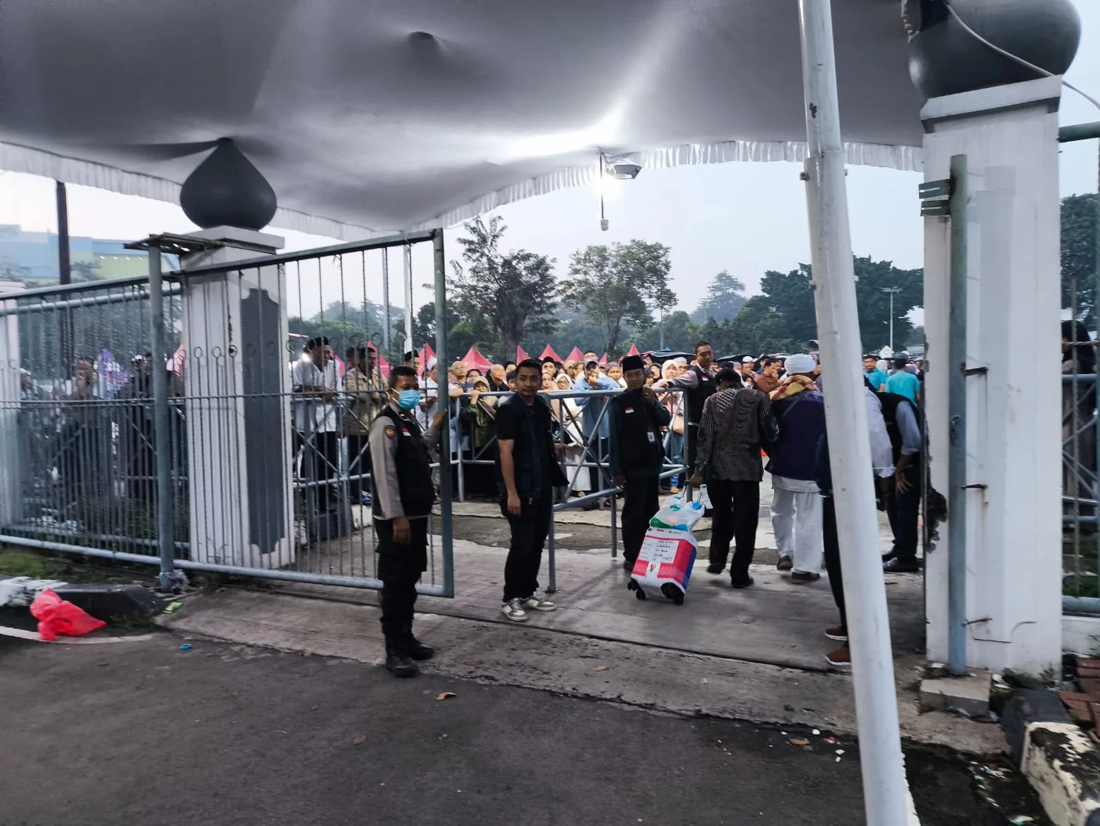 Kedatangan Jamaah Haji Kloter 34 DKI Jakarta di Asrama Haji Pondok Gede Berlangsung Aman dan Tertib
