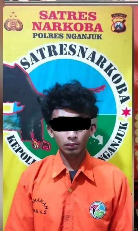 Polres Nganjuk Tangkap Pengedar Okerbaya di Jatikalen, 100 Butir Pil LL Diamankan