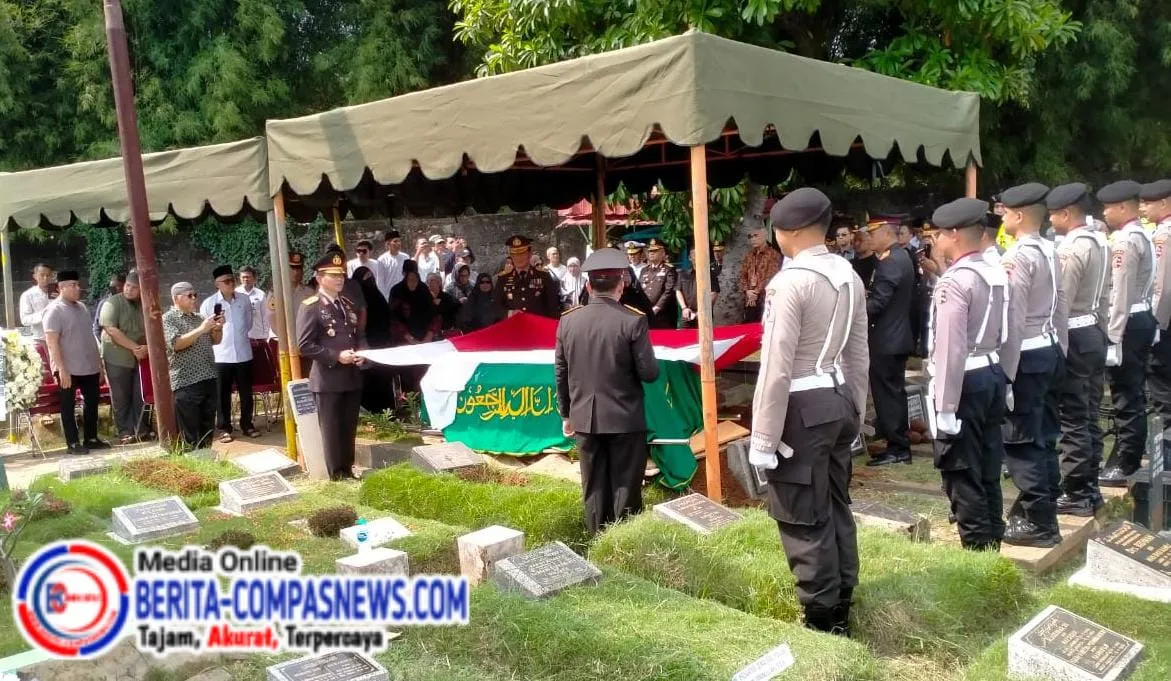 Polri Gelar Upacara Kedinasan untuk Brigjen Pol (Purn) Uyun Imanullah, Kapolres Jaktim: “Beliau Sosok Panutan dan Teladan