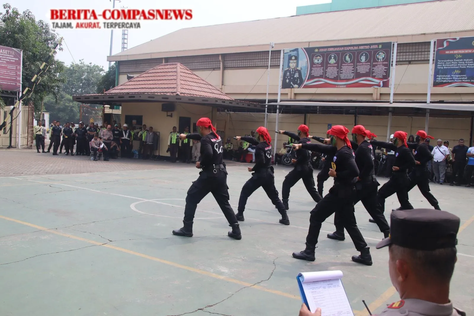 Polres Pelabuhan Tanjung Priok Semarakkan Hari Bhayangkara ke-79 Lewat Lomba PBB, Senam Tongkat, dan Borgol"